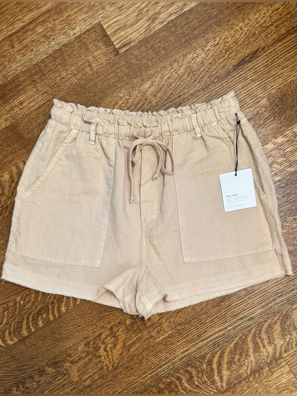 Bella Dahl Beige Drawstring Linen-Blend Women's Shorts. NWT. Size large.